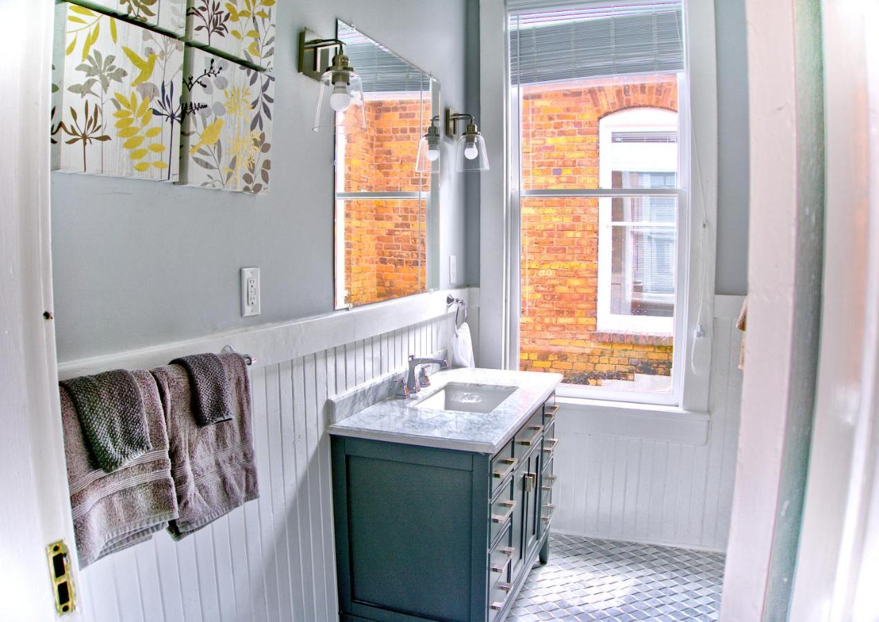 2 Bedroom Newly Renovated Townhome In Historic Savannah Luaran gambar